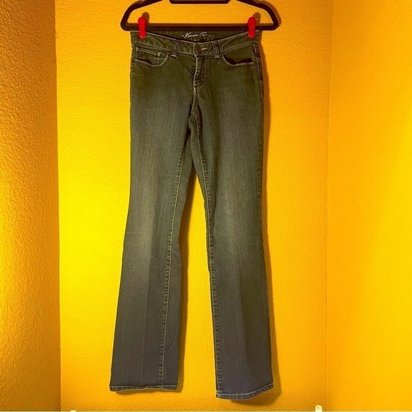 Kenneth COLE Boot Cut Jeans Size 26 Preloved with Some Wear Stretchy Light Denim - Picture 2 of 13
